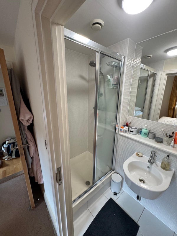 Room Drayton Park in Greater London