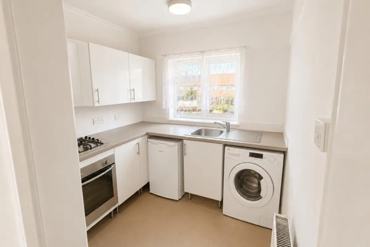 Flat Washington Road in Greater London