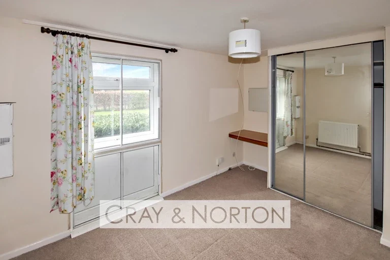 Flat Chepstow Road in London
