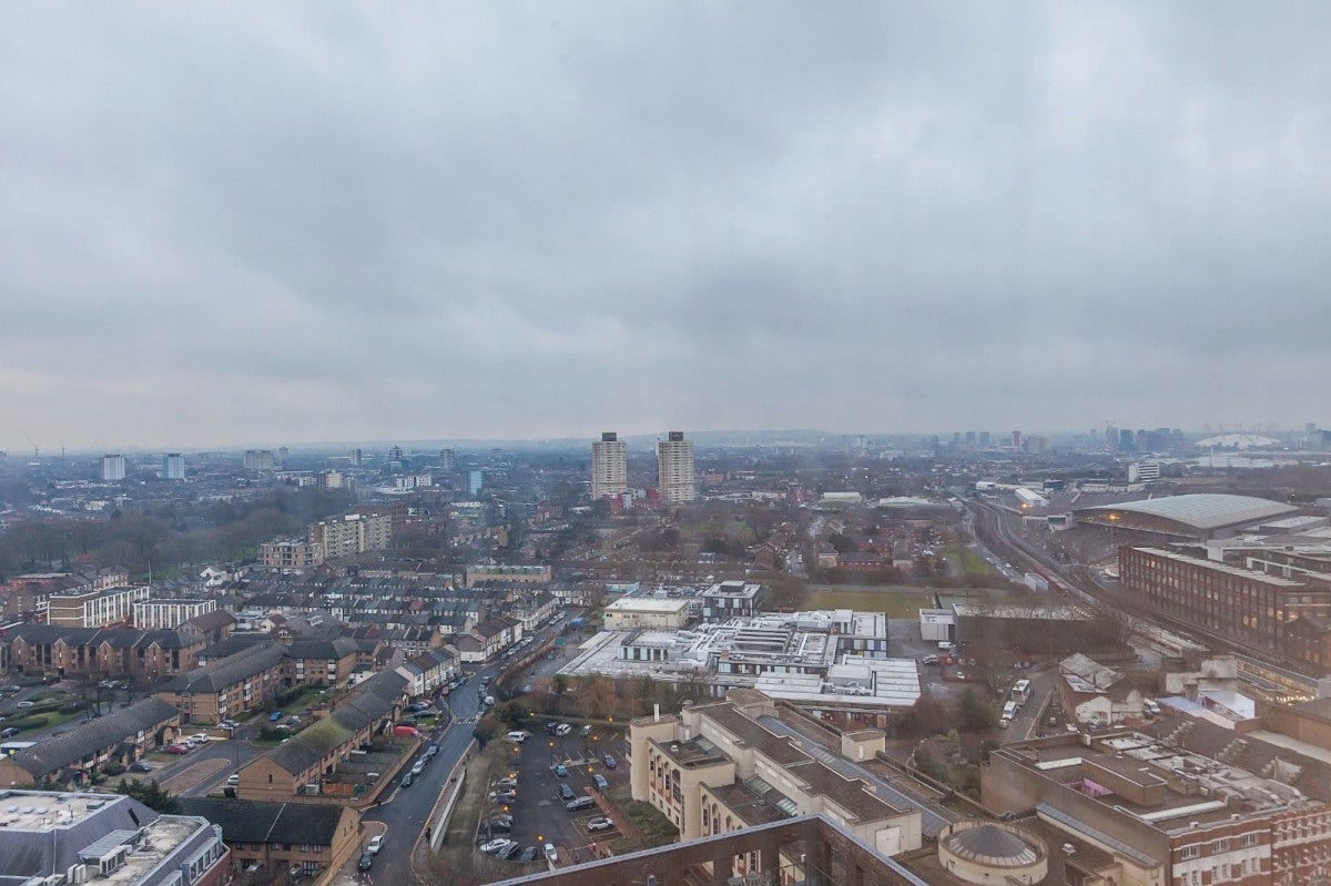 Flat High Street in Greater London
