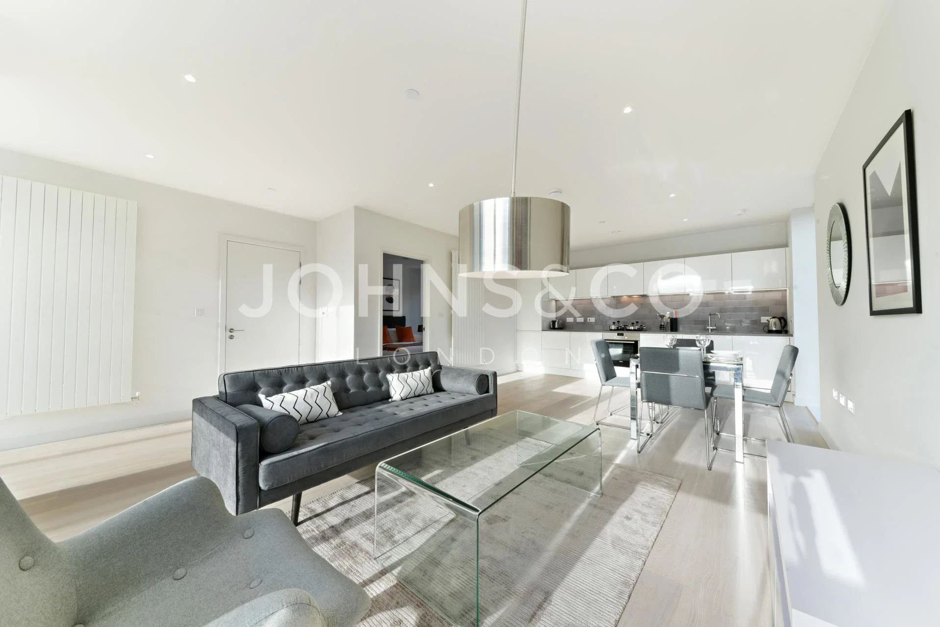 Flat Corinthian Square in Greater London