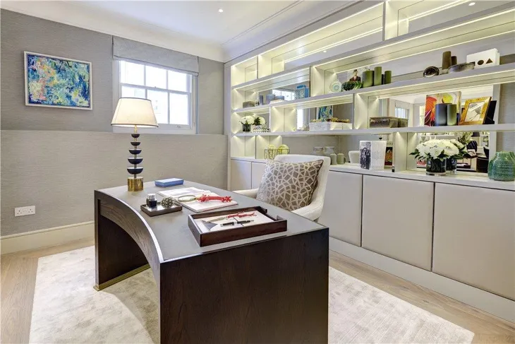 House Boscobel Place in City of Westminster