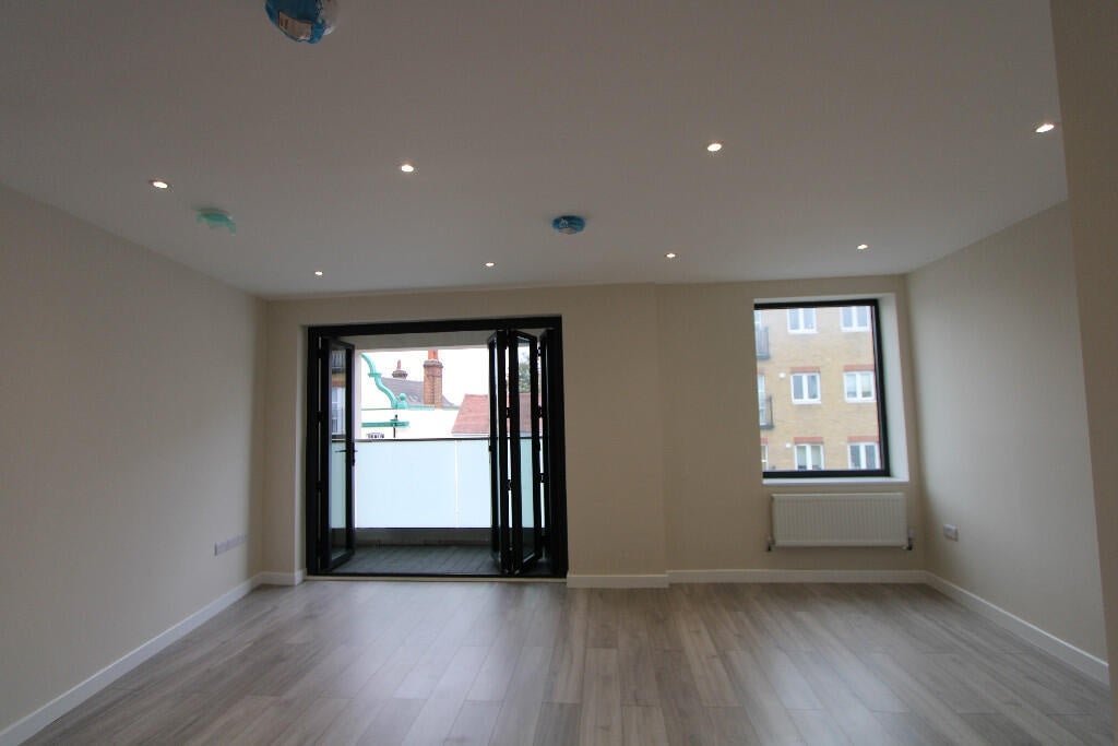 Flat Victoria Road in Greater London