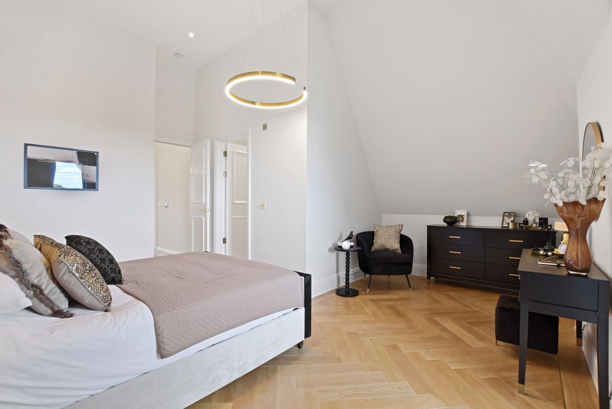 Flat The Ridgeway in Greater London