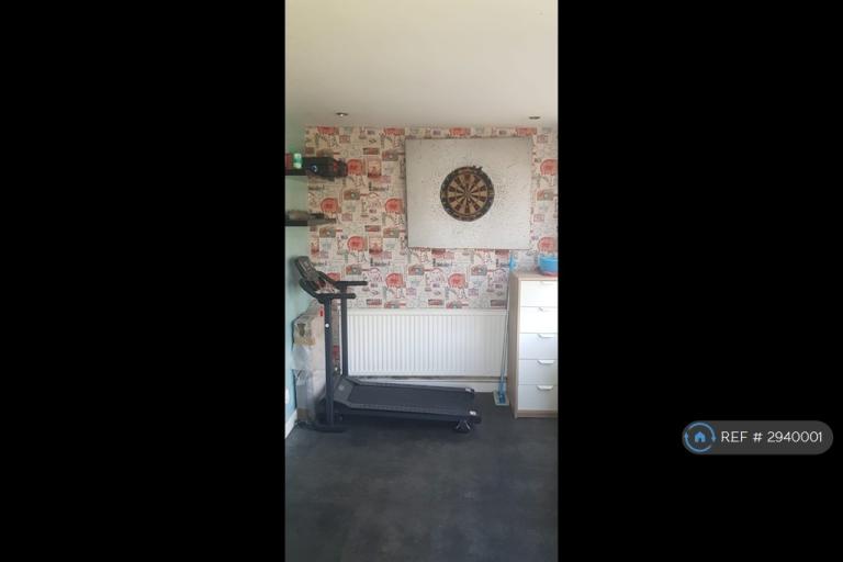 Room Lansbury Road in Greater London