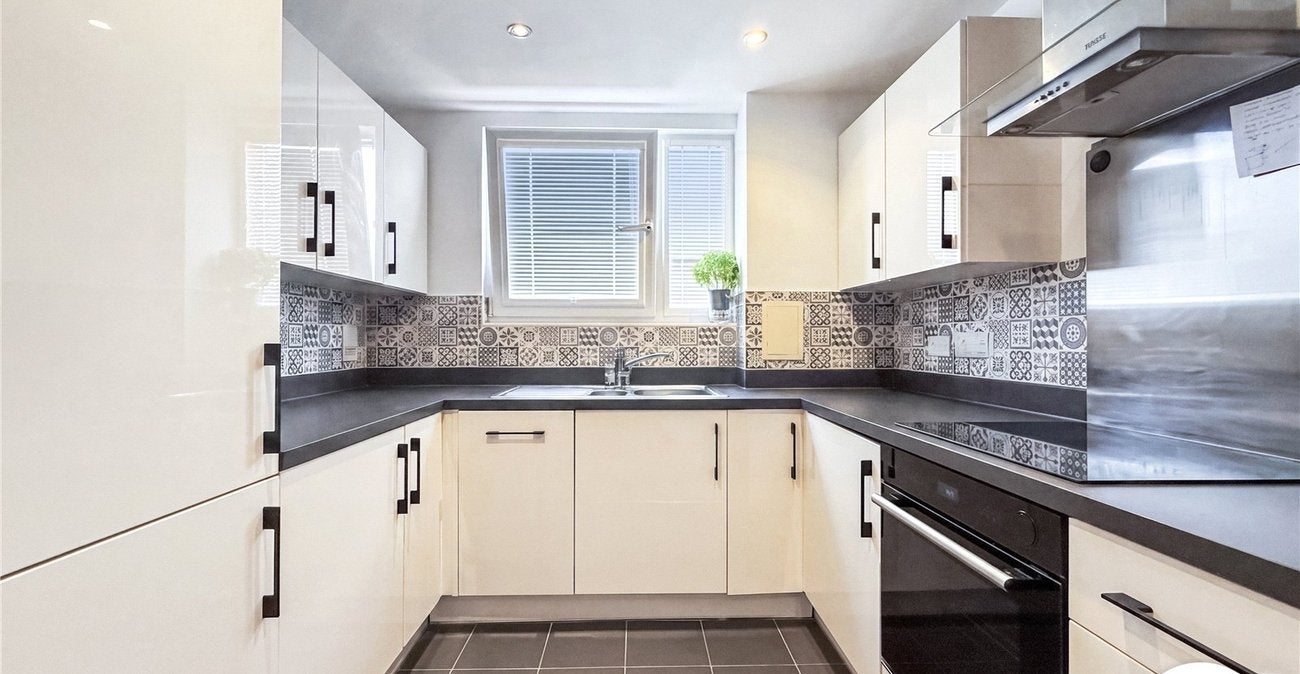 Flat Cowdrey Mews in Greater London