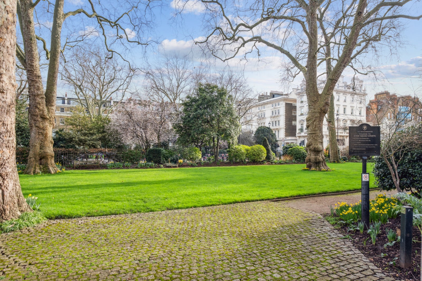 Flat Eaton Square in City of Westminster