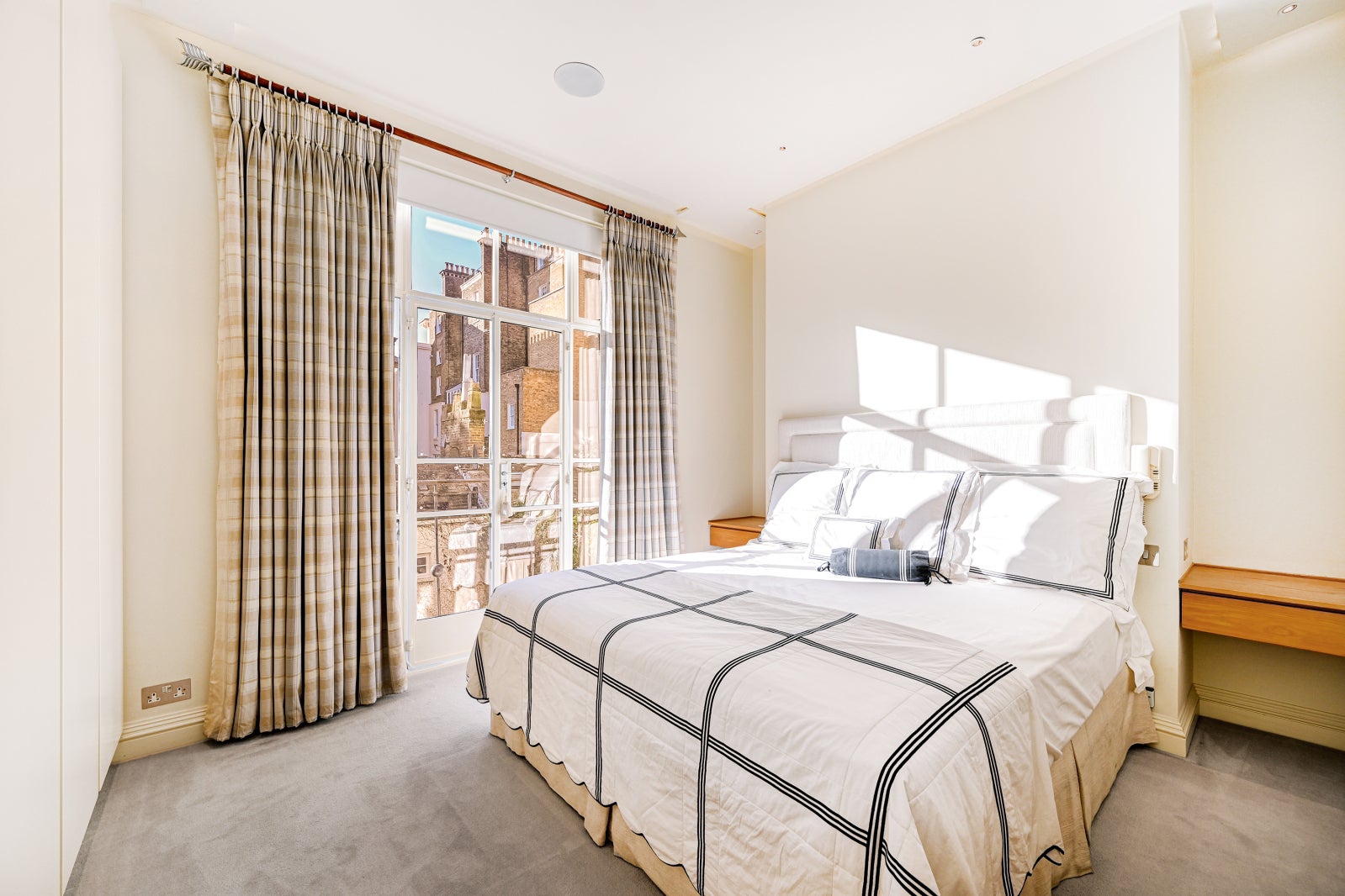 Flat Eaton Square in City of Westminster