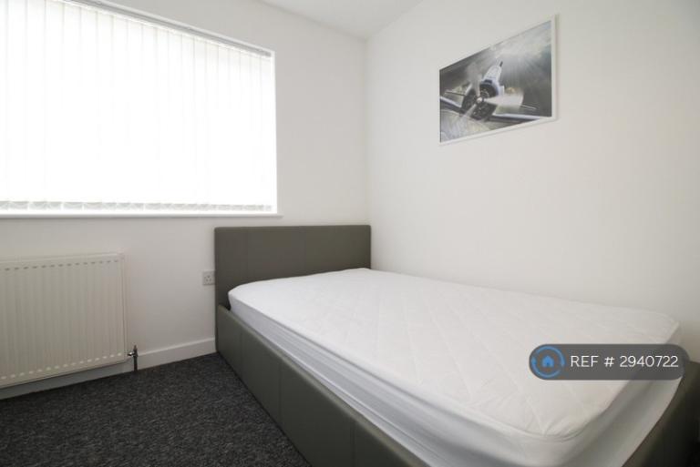 Room Cornwall Road in Coventry