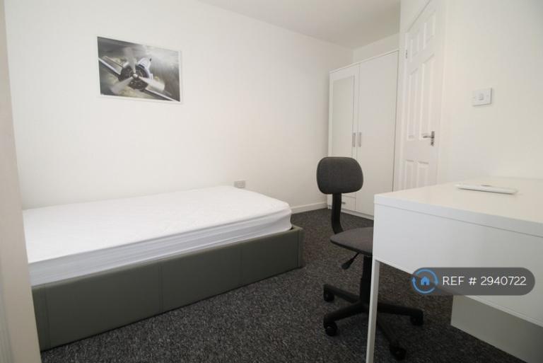 Room Cornwall Road in Coventry