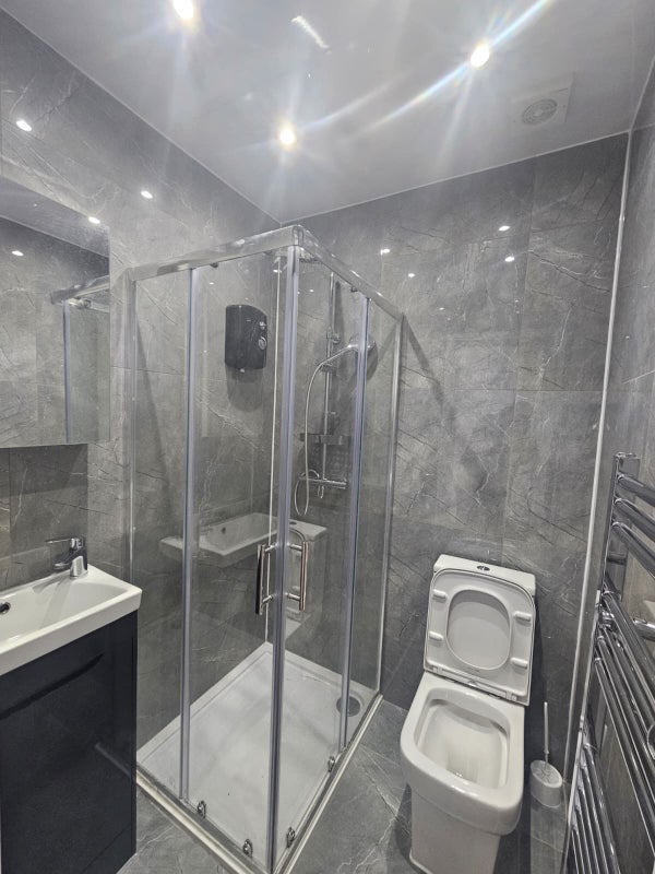 Room Grenoble Gardens in Greater London
