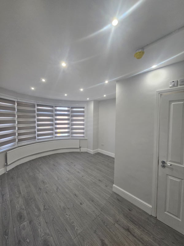 Room Grenoble Gardens in Greater London