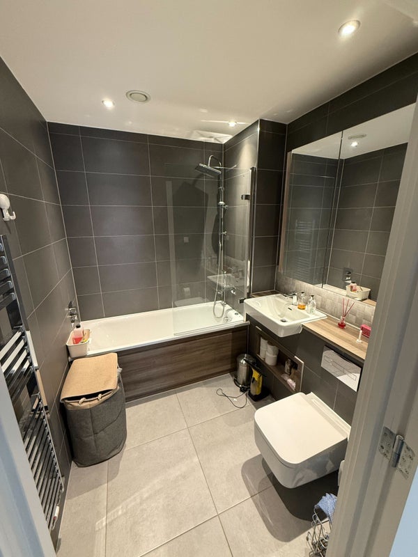 Room Courthouse Way in Greater London
