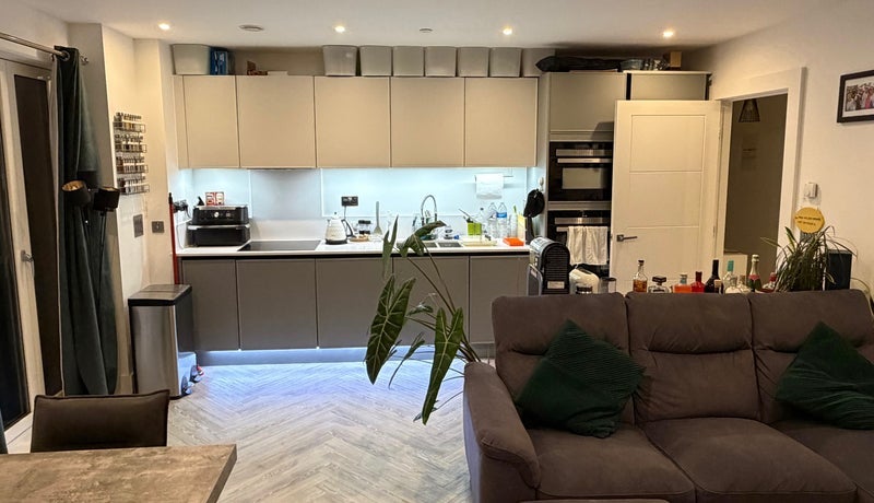 Room Courthouse Way in Greater London