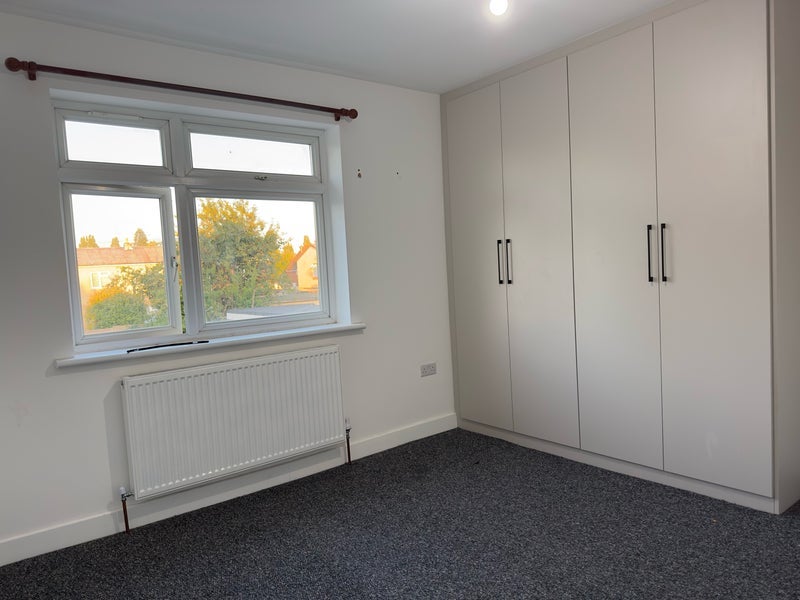 Room Stoke Poges Lane in Slough