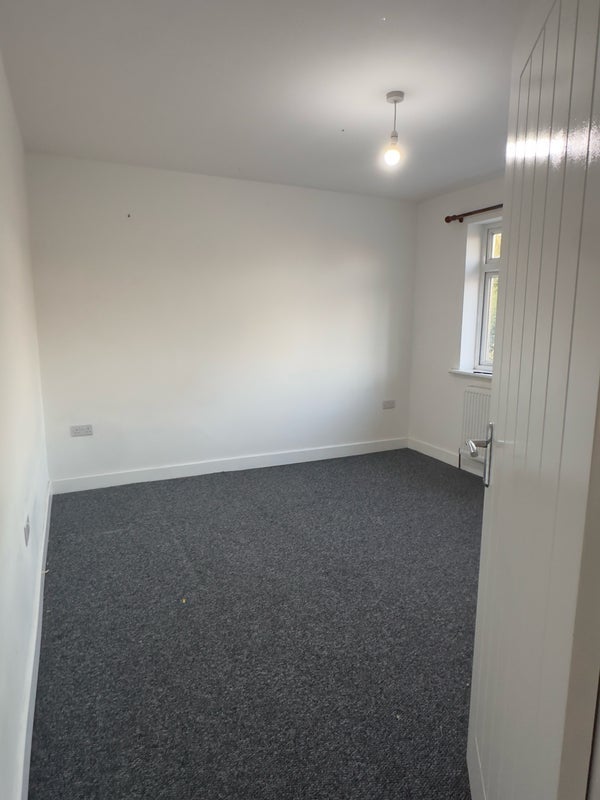Room Stoke Poges Lane in Slough