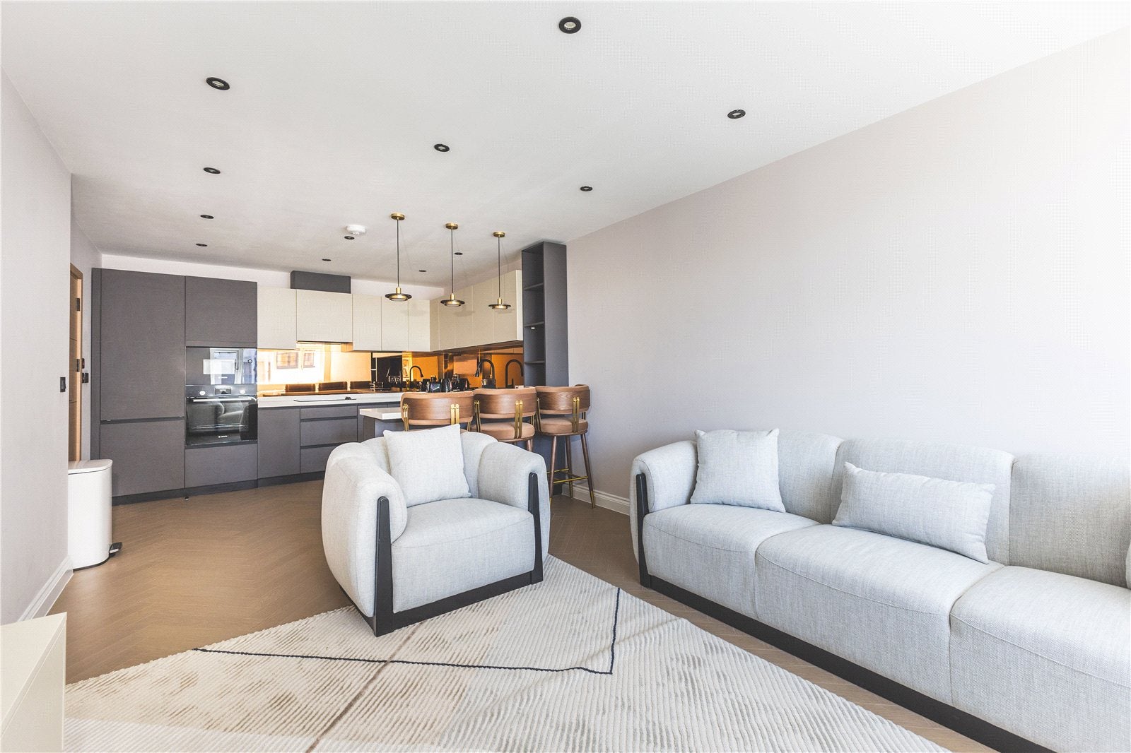 Flat Philpot Street in Greater London