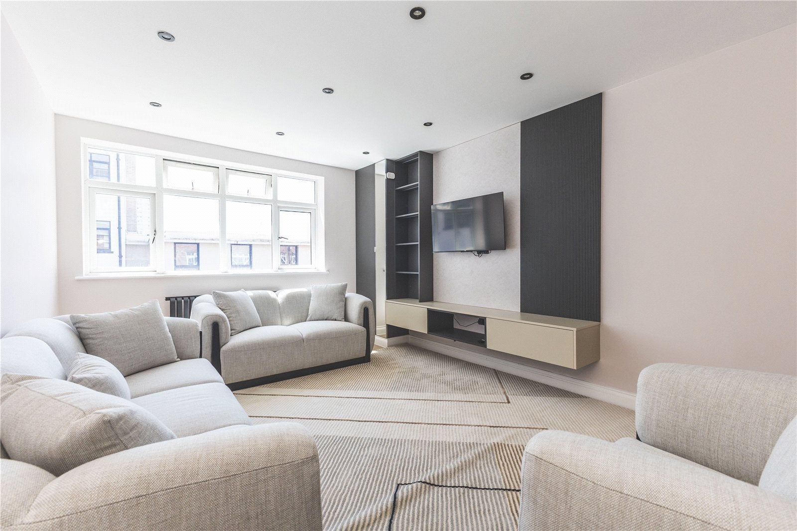 Flat Philpot Street in Greater London