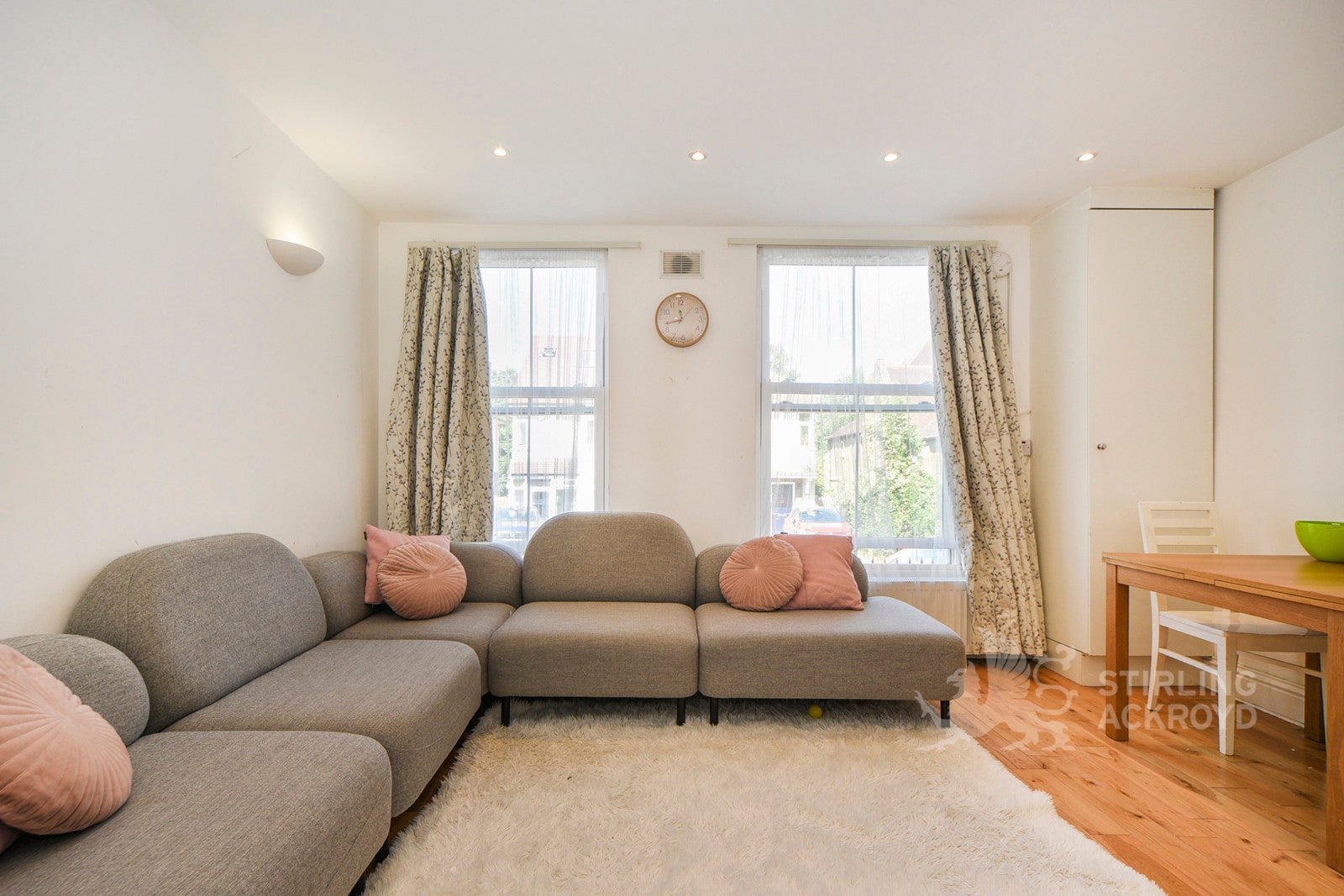 Flat Lower Road in Greater London