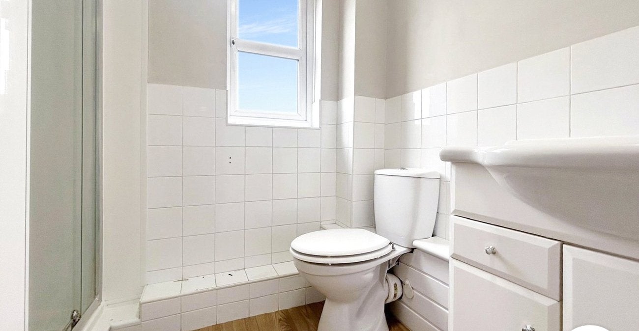 Flat Kenwyn Road in Dartford