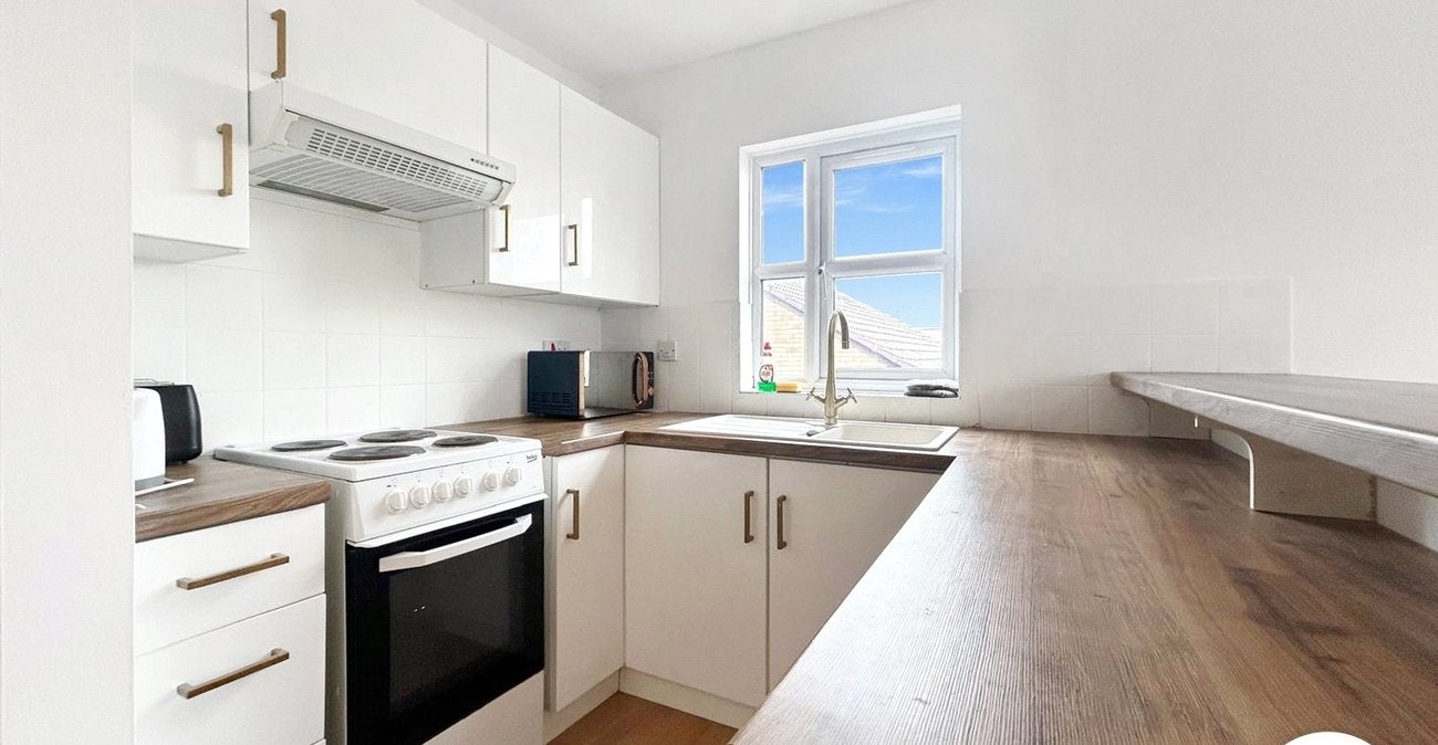 Flat Kenwyn Road in Dartford