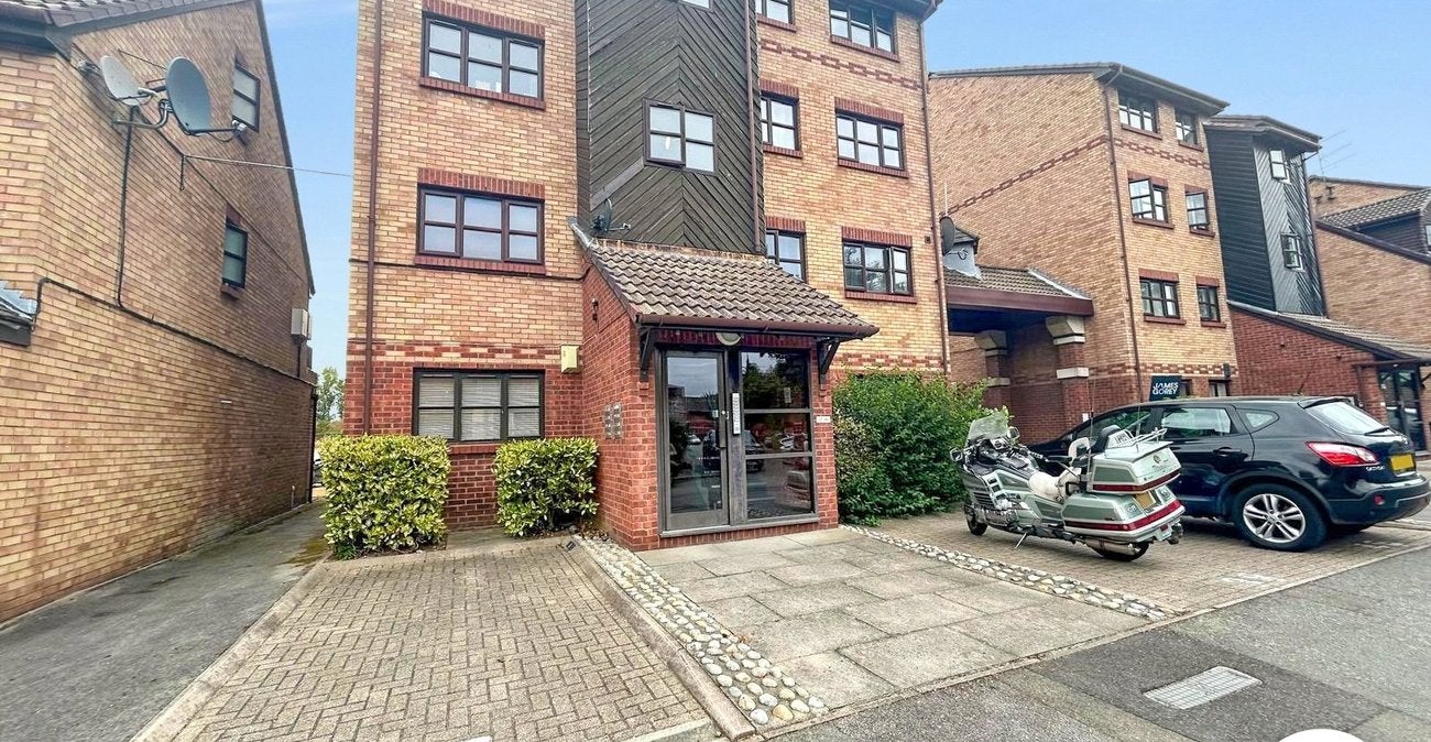 Flat Kenwyn Road in Dartford