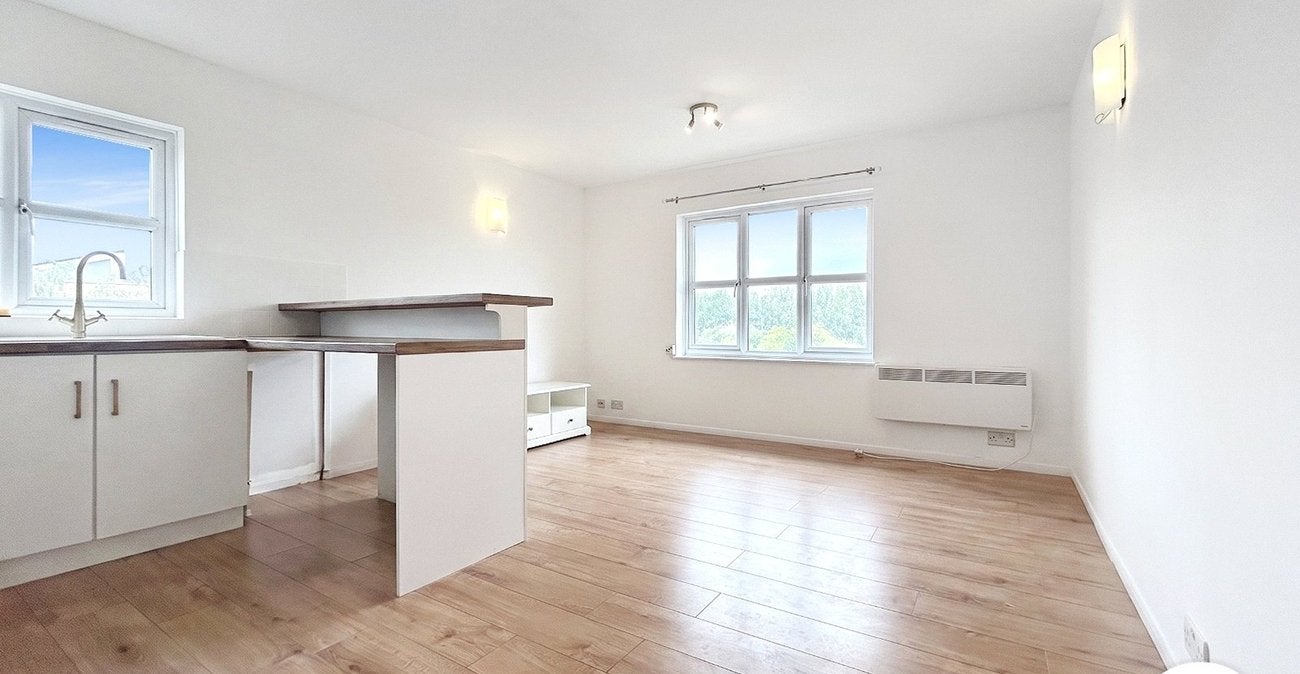 Flat Kenwyn Road in Dartford