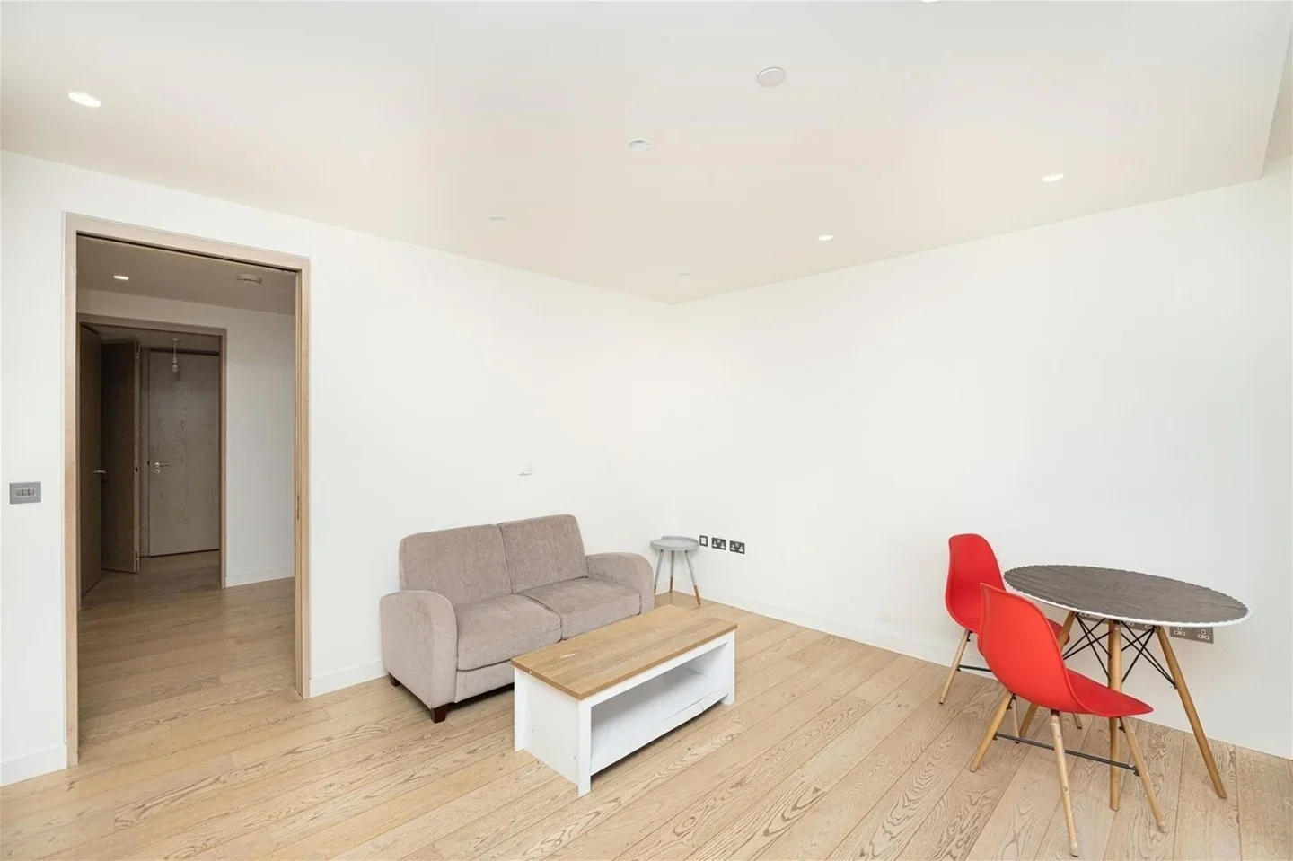 Flat Pilot Walk in Greater London