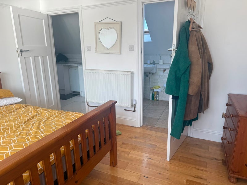 Room Northfield Avenue in Greater London