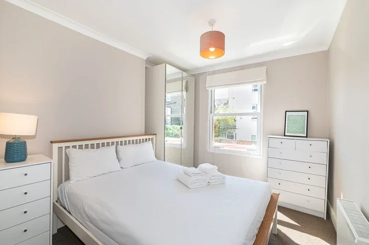 Flat Horsford Road in Greater London