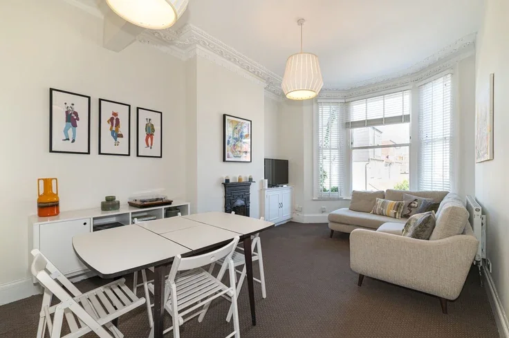 Flat Horsford Road in Greater London