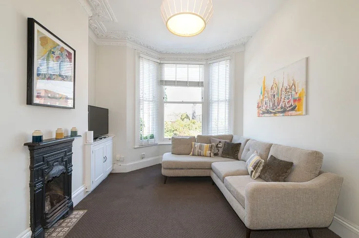 Flat Horsford Road in Greater London