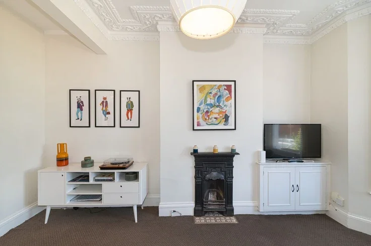 Flat Horsford Road in Greater London