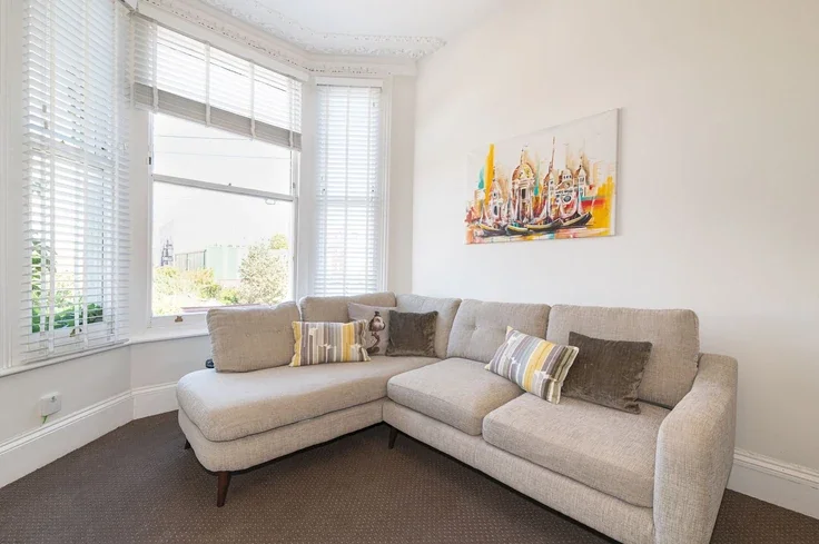 Flat Horsford Road in Greater London