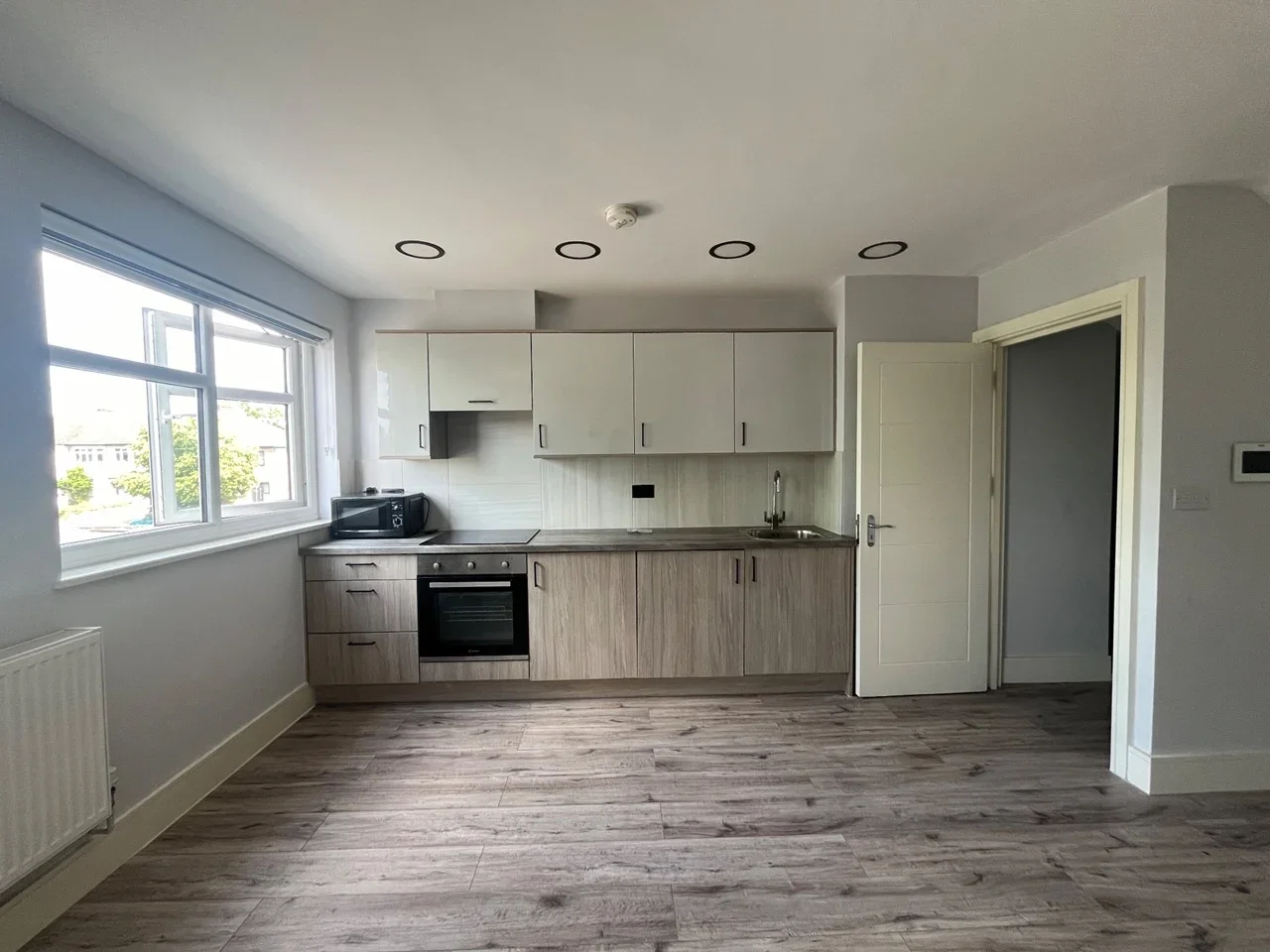 Flat Hornchurch Road in Greater London