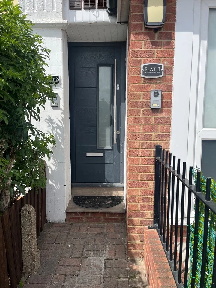 Flat Hornchurch Road in Greater London