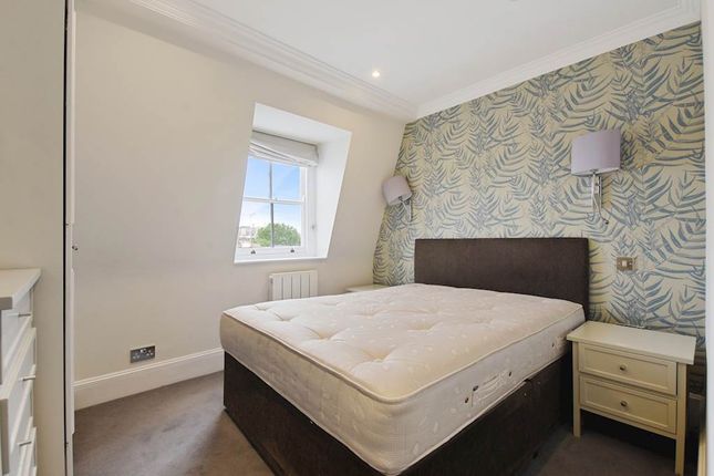 Flat Courtfield Gardens in Greater London