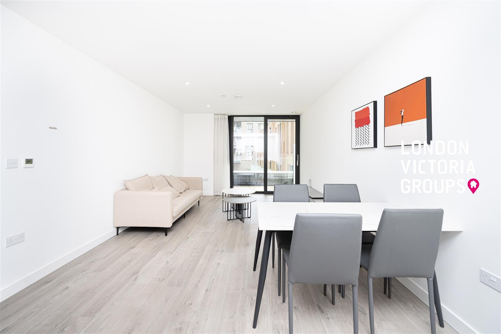 Flat Coster Avenue in Greater London