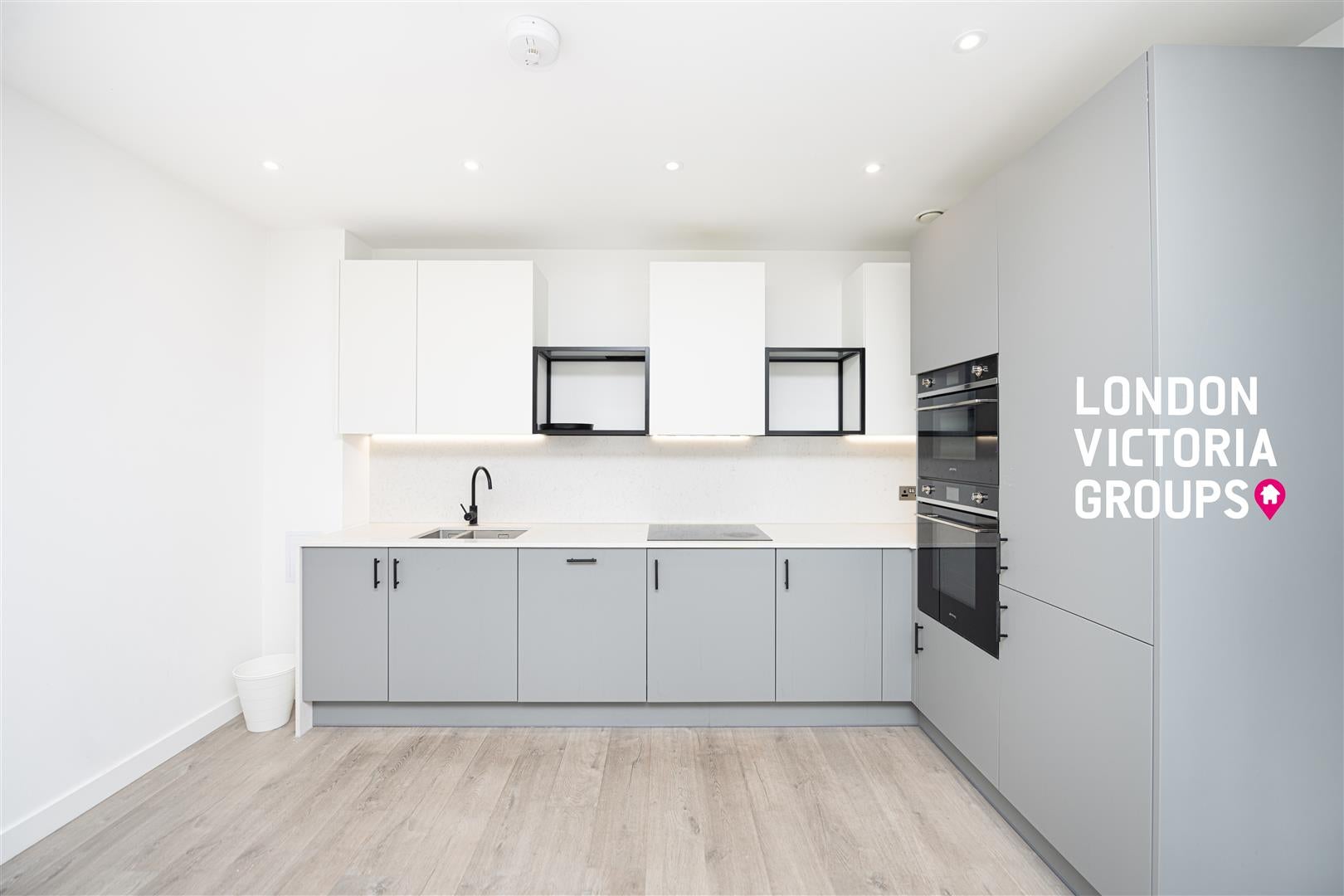 Flat Coster Avenue in Greater London