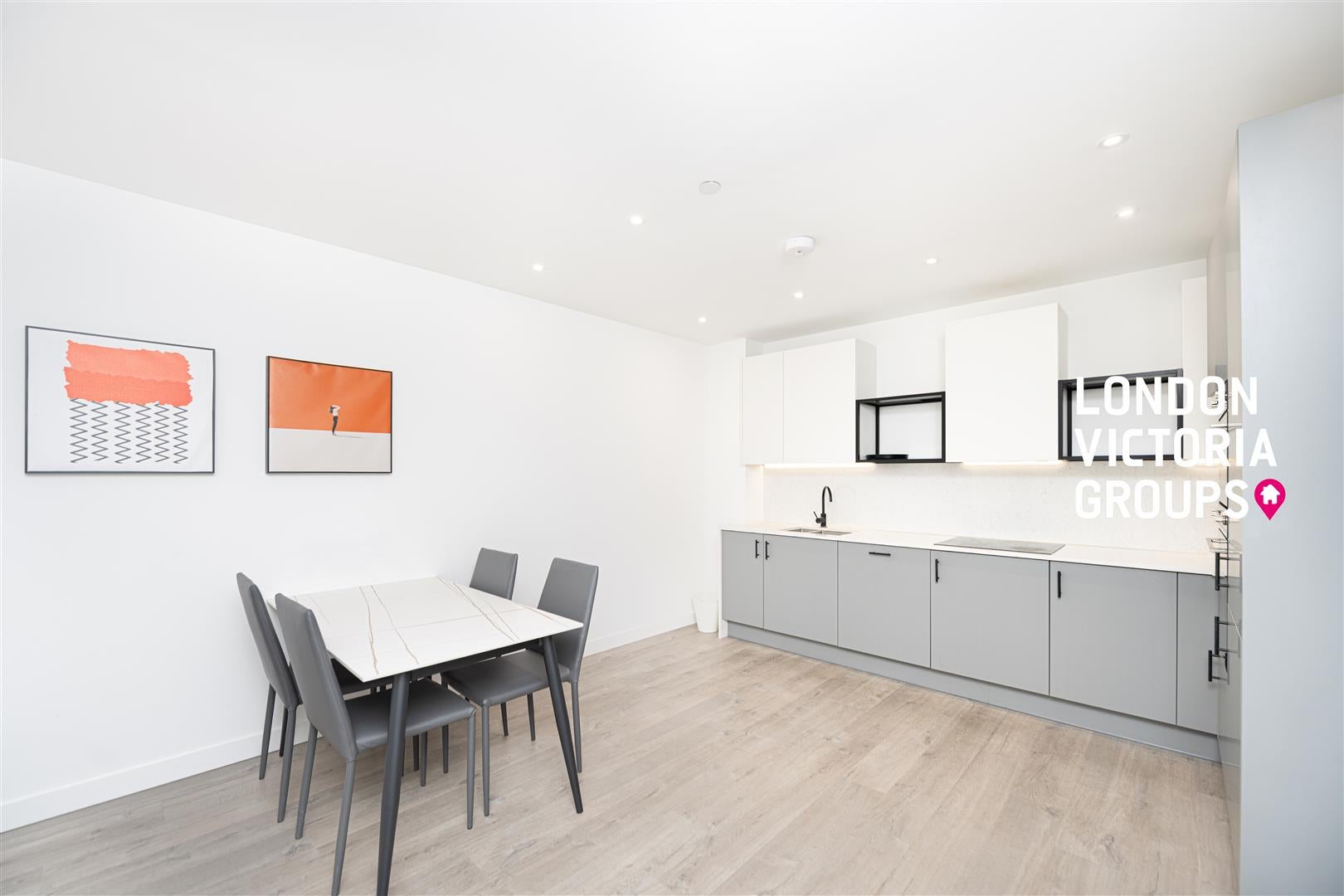 Flat Coster Avenue in Greater London