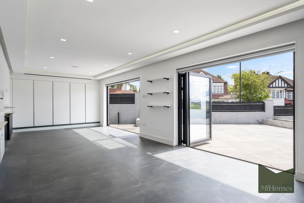 House Corri Avenue in Greater London