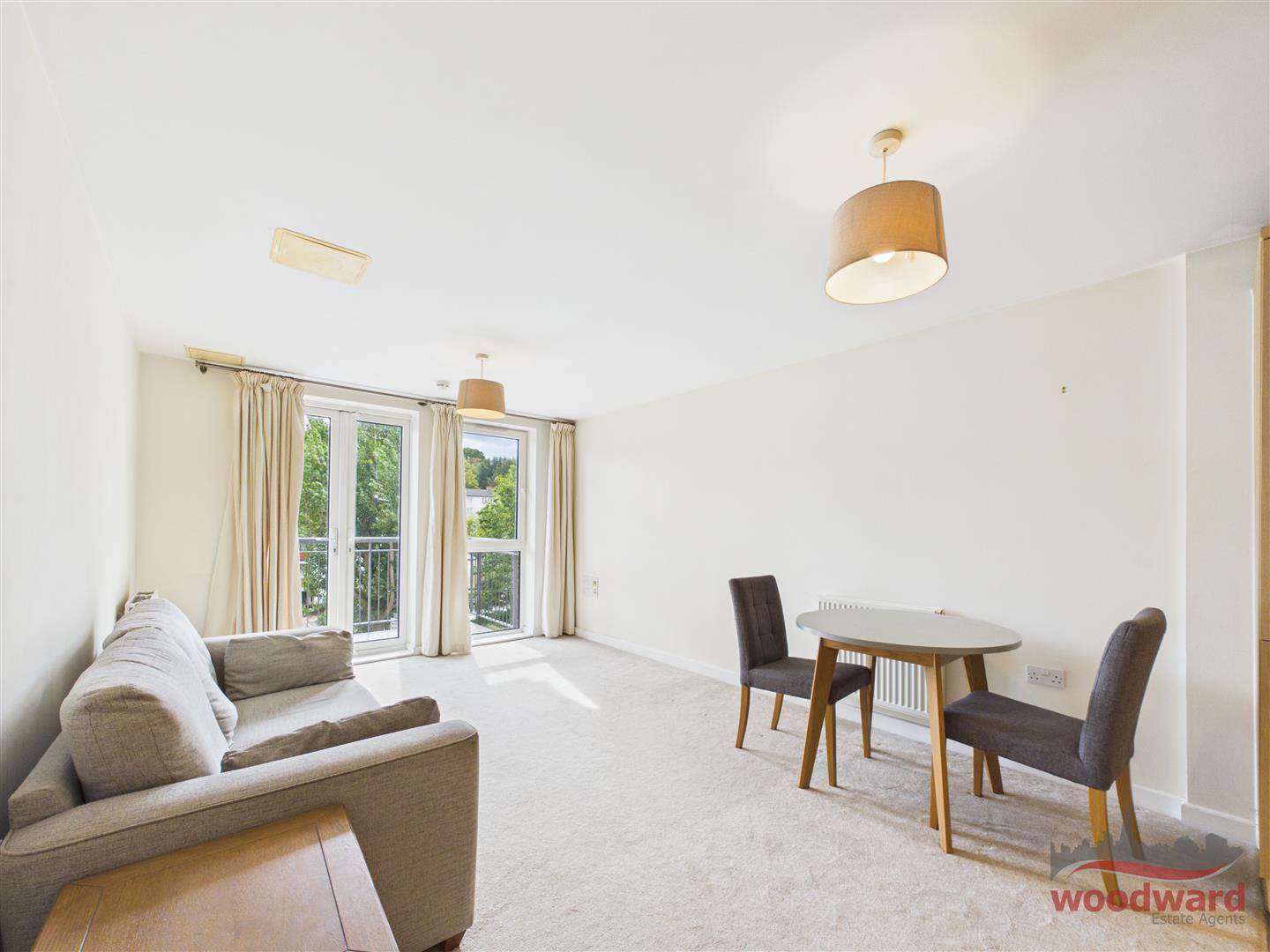 Flat Northolt Road in Greater London