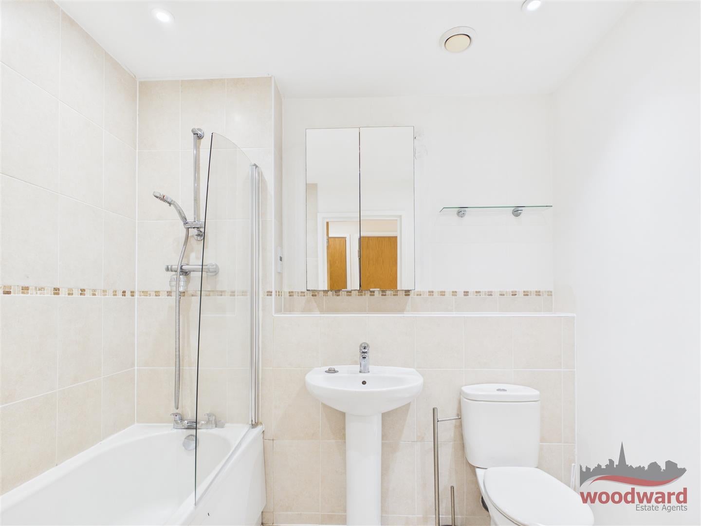 Flat Northolt Road in Greater London