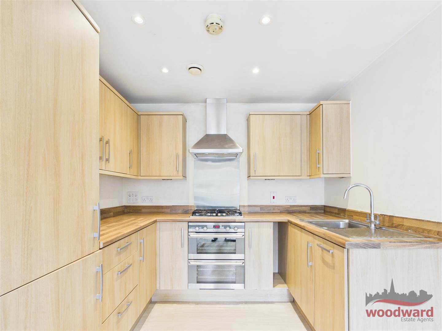 Flat Northolt Road in Greater London