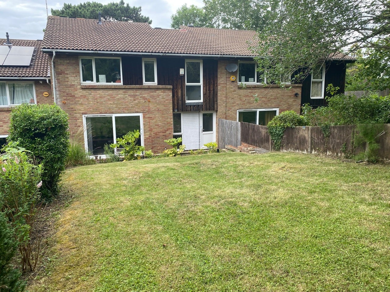House Reynolds Way in Greater London