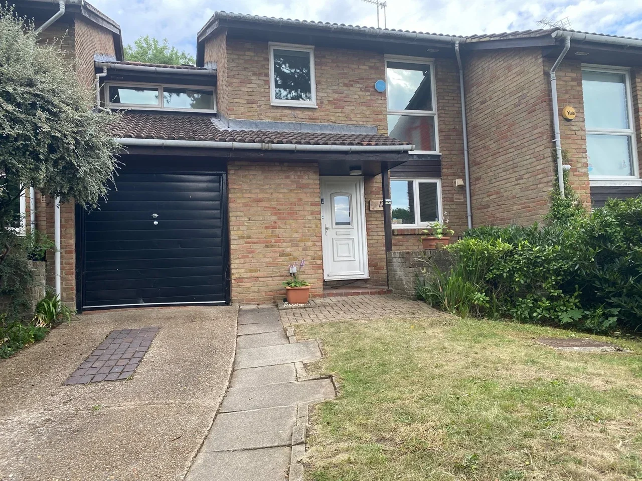 House Reynolds Way in Greater London