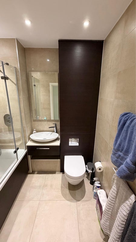 Room The Pavilions Way in Greater London