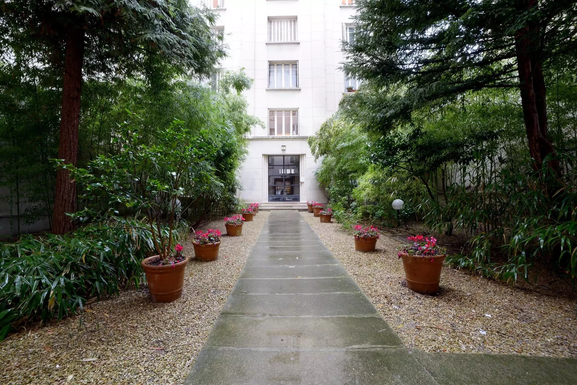 Flat Avenue Hoche in Paris