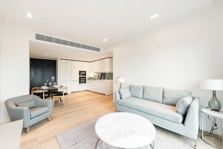 Flat Seagrave Road in Greater London