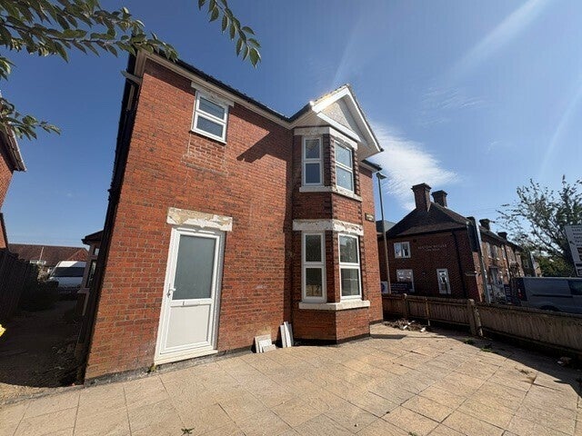 Flat Leigh Road in Eastleigh
